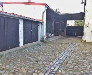 Einfahrt zum Unterstellplatz in Bernau bei Berlin