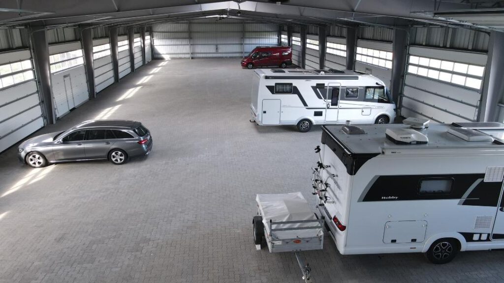 Innenansicht Unterstellplatz für Wohnmobil und Caravan 24796 Bredenbek
