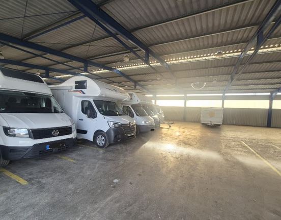 Hallenstellplätze Wohnmobile Nähe Dresden