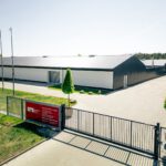 Einfahrt zum Gelände Hallenstellplätze Wohnmobile Beelitz bei Berlin und Potsdam.